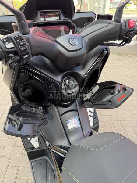 Yamaha XMAX 300 Tech Max AKRAP