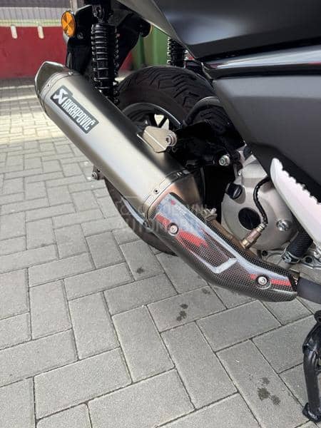 Yamaha XMAX 300 Tech Max AKRAP