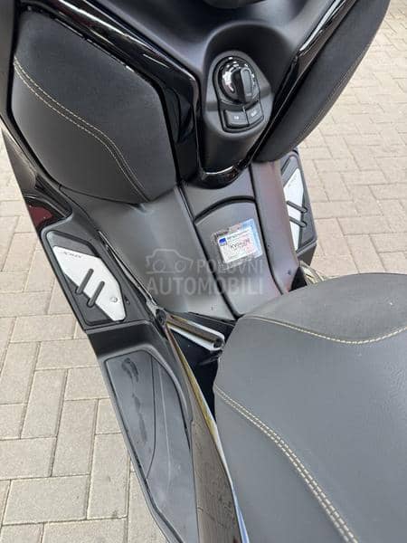 Yamaha XMAX 300 Tech Max AKRAP