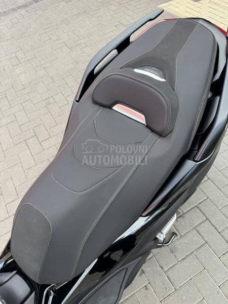 Yamaha XMAX 300 Tech Max AKRAP