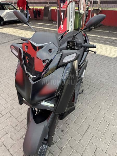 Yamaha XMAX 300 Tech Max AKRAP