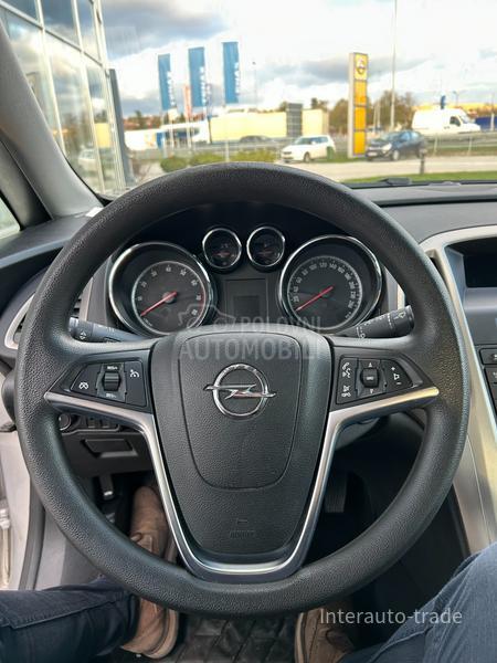 Opel Astra J 1.6 TURBO