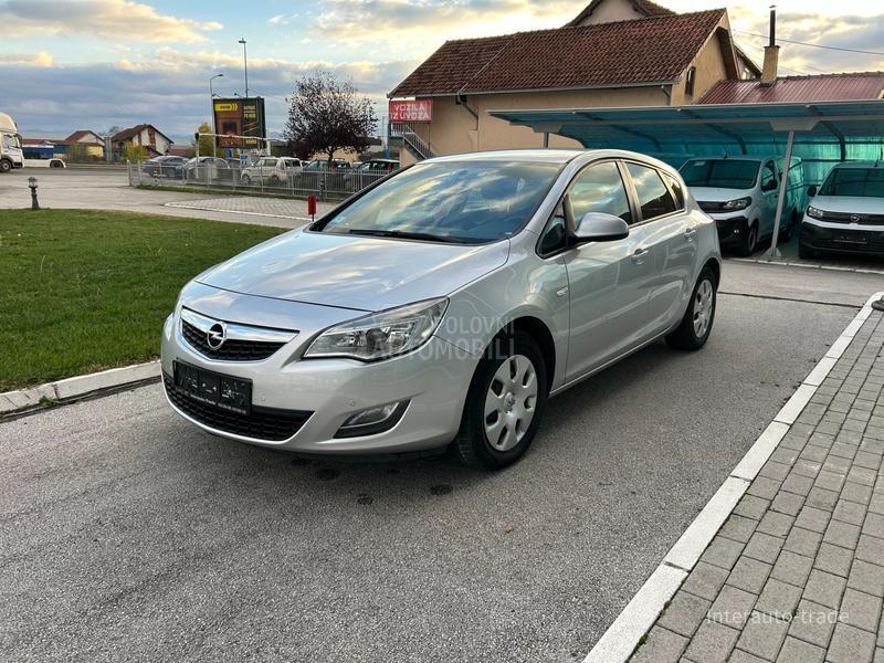 Opel Astra J 1.6 TURBO