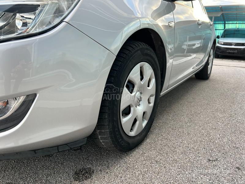 Opel Astra J 1.6 TURBO