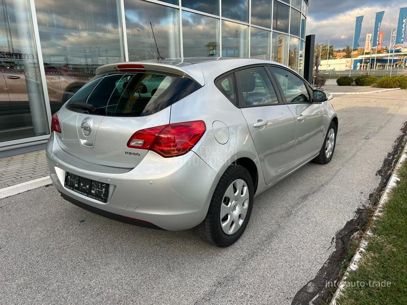 Opel Astra J 1.6 TURBO