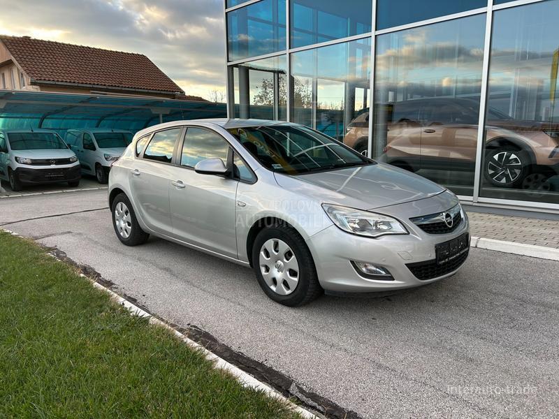 Opel Astra J 1.6 TURBO