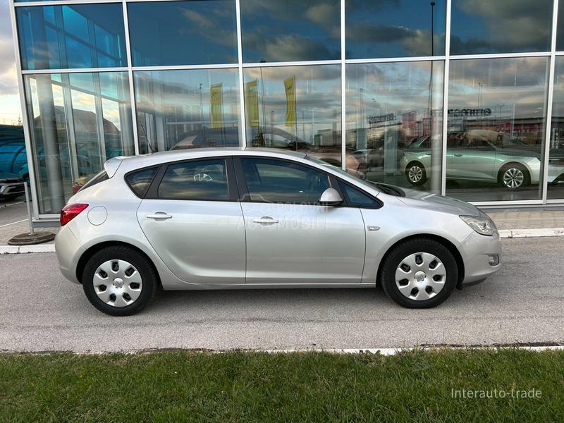 Opel Astra J 1.6 TURBO