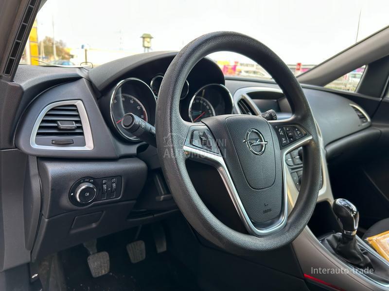 Opel Astra J 1.6 TURBO