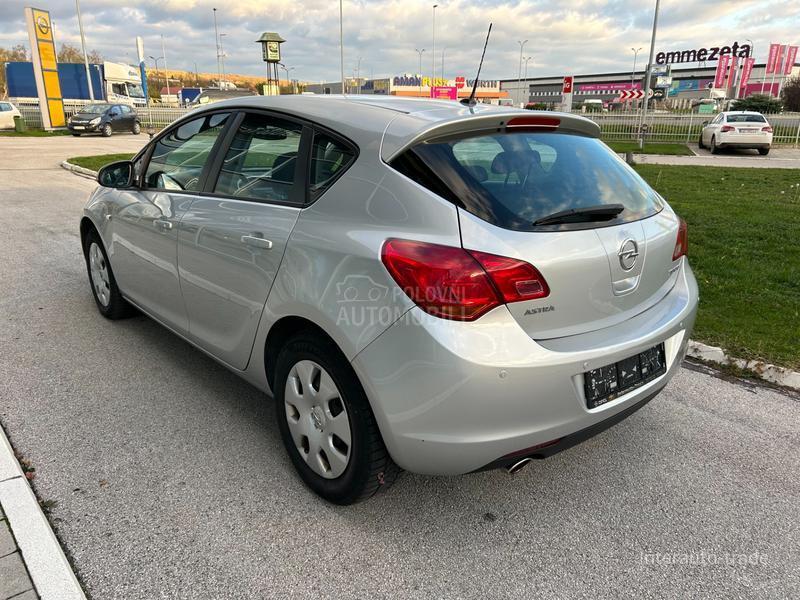 Opel Astra J 1.6 TURBO