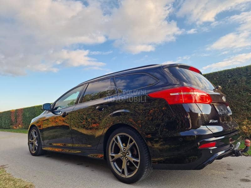 Ford Focus St line//Nov//
