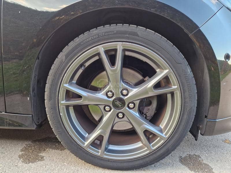 Ford Focus St line//Nov//