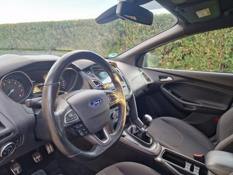 Ford Focus St line//Nov//