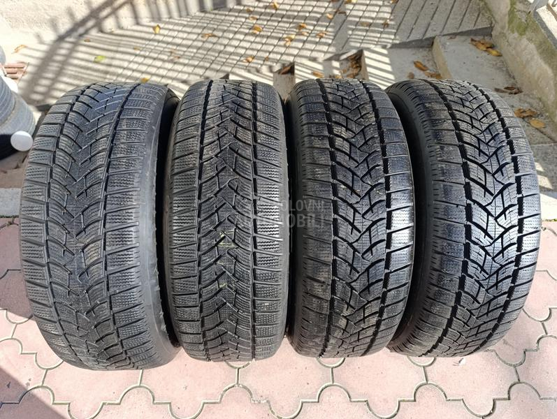 Dunlop 215/60 R17 Zimska