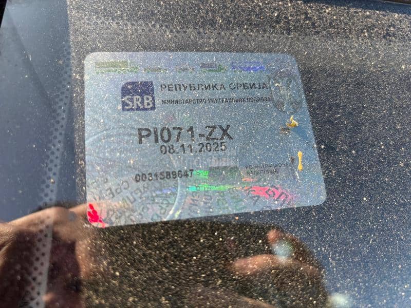 Mercedes Benz CLK 200 hit no