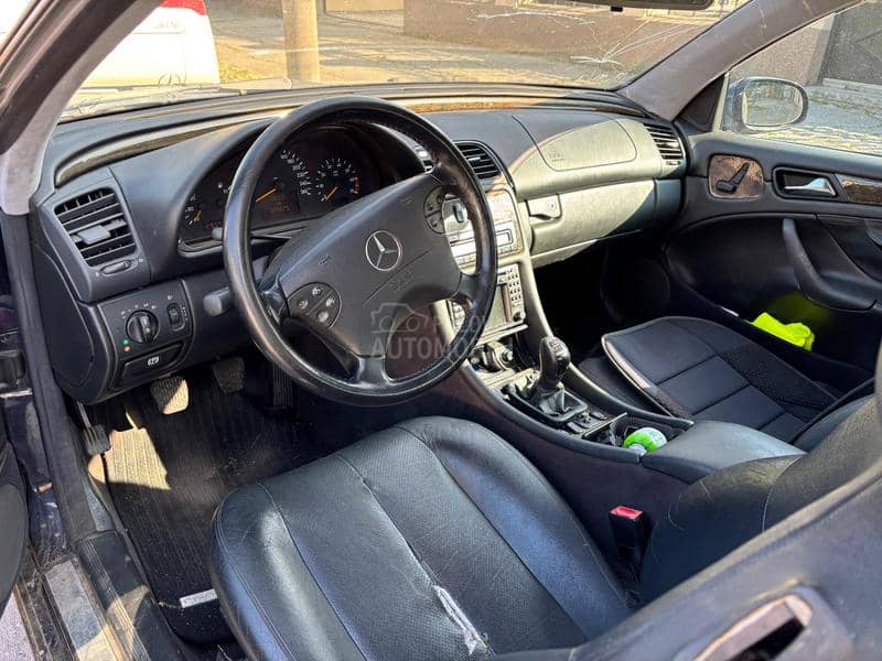Mercedes Benz CLK 200 hit no