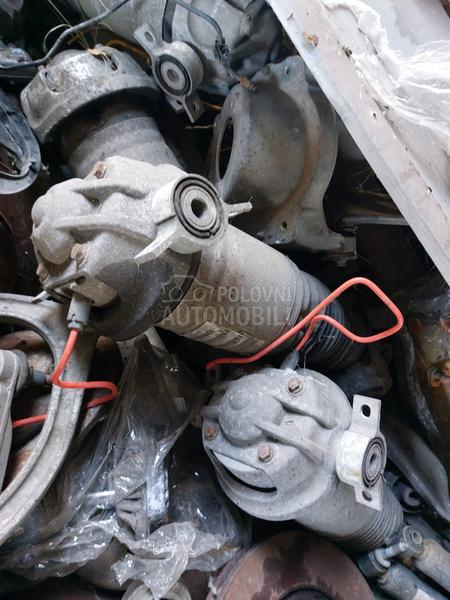 zadnji ljevi amortizer