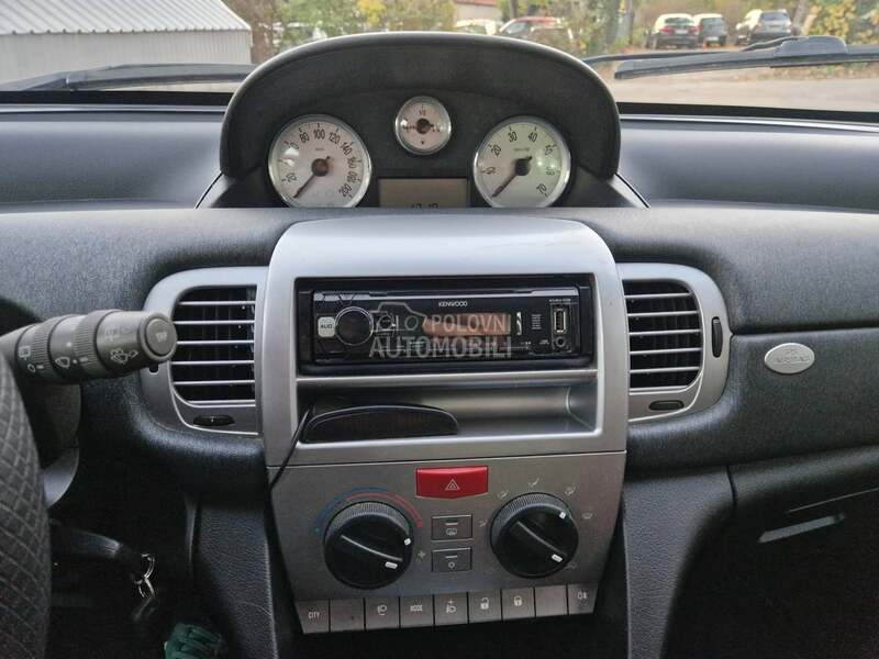 Lancia Ypsilon 1.2 8V 0ČUVANA