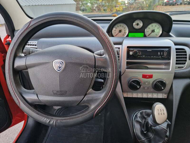 Lancia Ypsilon 1.2 8V 0ČUVANA
