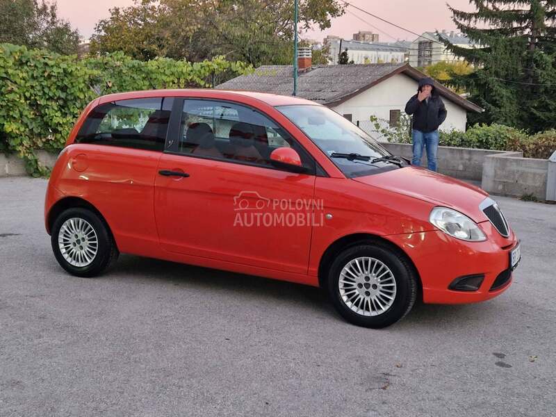 Lancia Ypsilon 1.2 8V 0ČUVANA