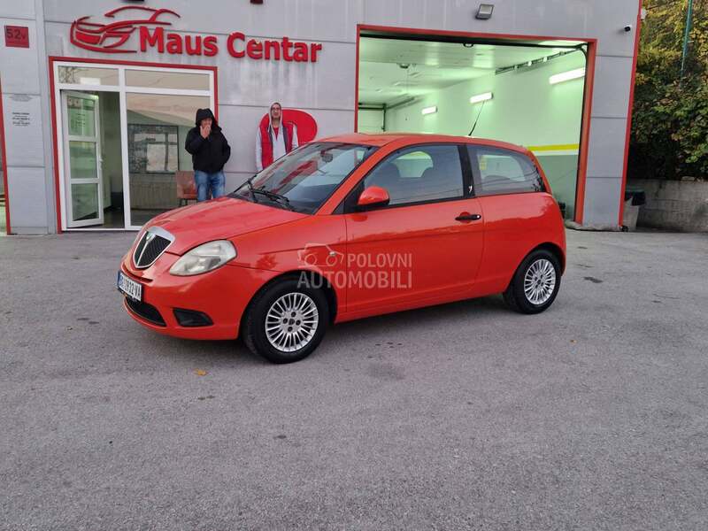 Lancia Ypsilon 1.2 8V 0ČUVANA