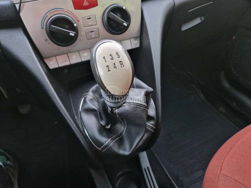 Lancia Ypsilon 1.2 8V 0ČUVANA