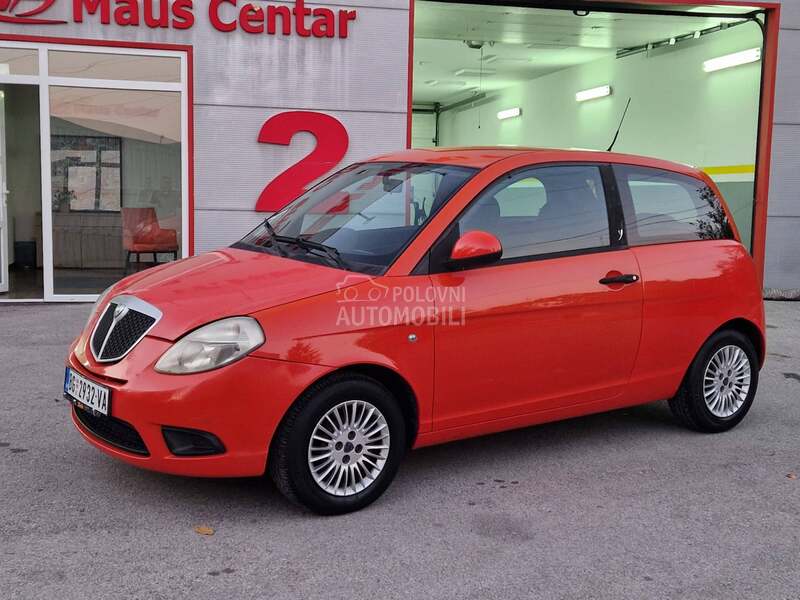 Lancia Ypsilon 1.2 8V 0ČUVANA