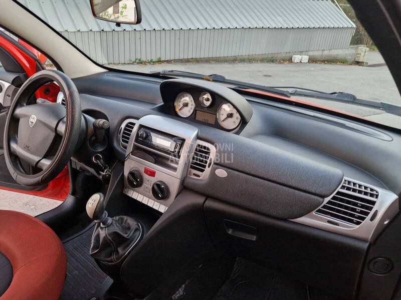 Lancia Ypsilon 1.2 8V 0ČUVANA