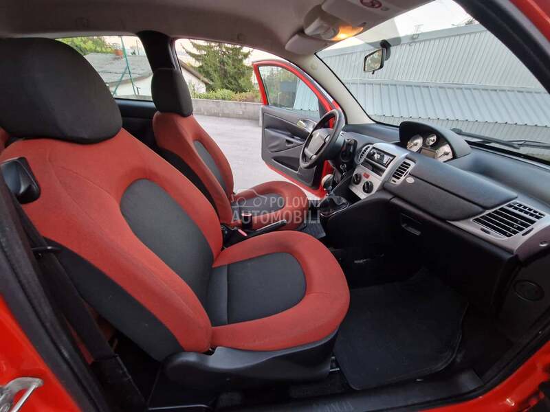 Lancia Ypsilon 1.2 8V 0ČUVANA