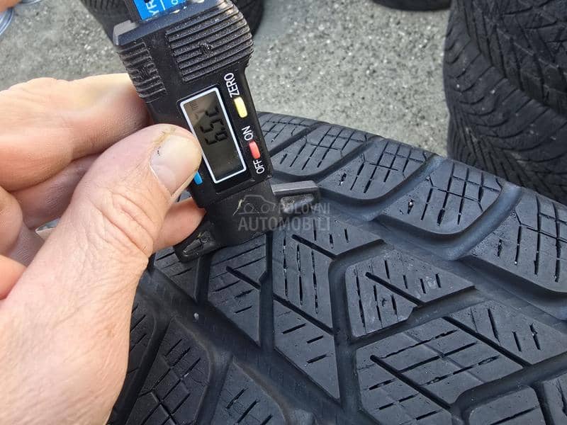 Pirelli 215/65 R17 Zimska