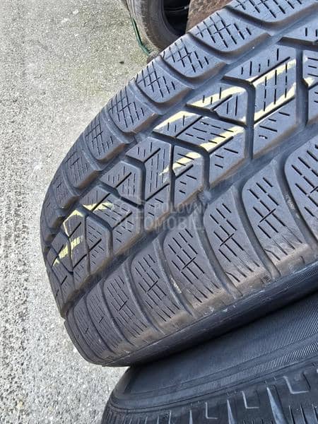 Pirelli 215/65 R17 Zimska