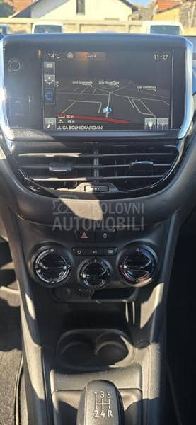 Peugeot 208 1.2b 96 000 k m