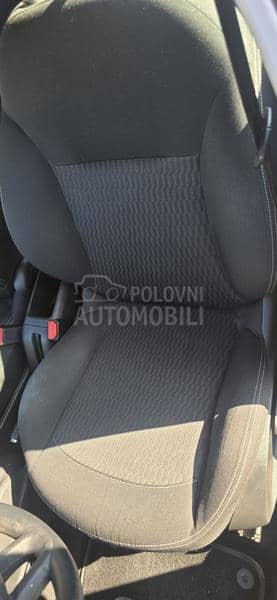 Peugeot 208 1.2b 96 000 k m