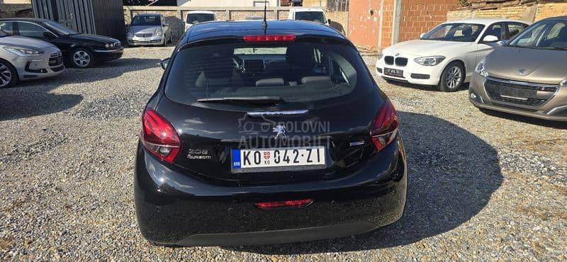 Peugeot 208 1.2b 96 000 k m