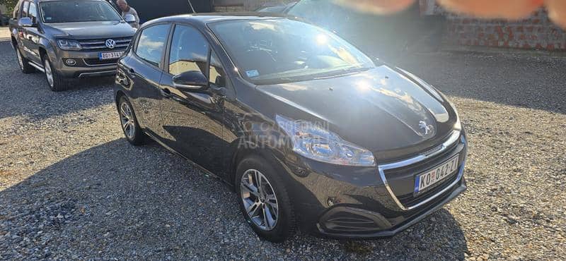 Peugeot 208 1.2b 96 000 k m