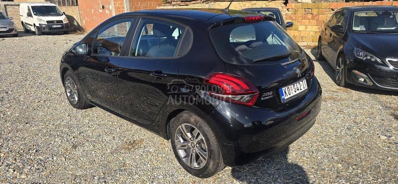Peugeot 208 1.2b 96 000 k m