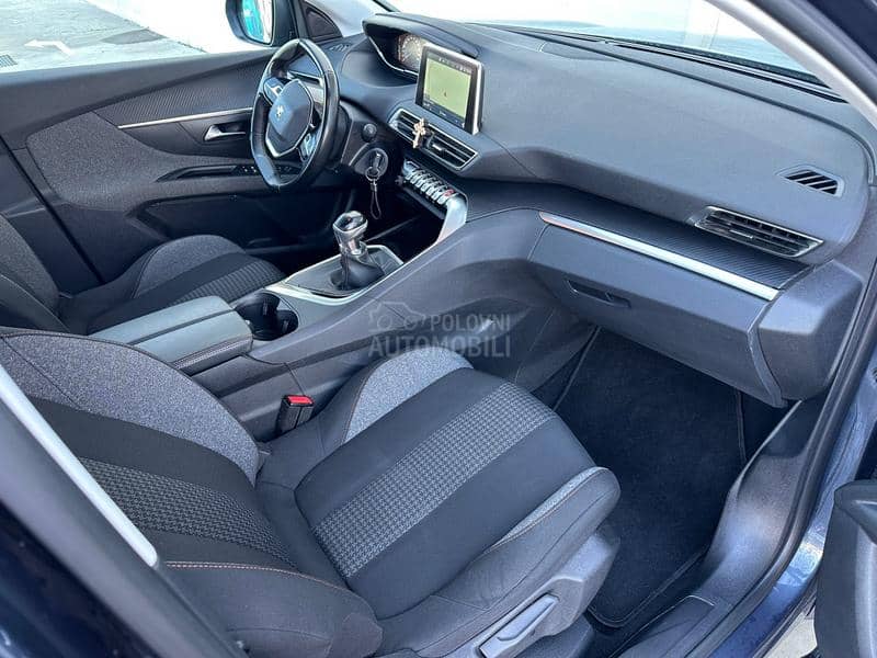 Peugeot 5008 1.5 hdi 7 sed