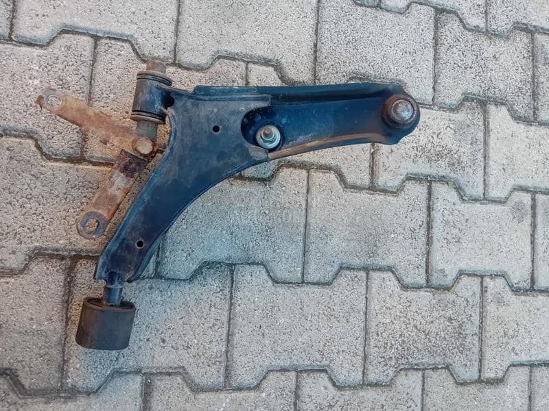 Prednja leva viljuska rame