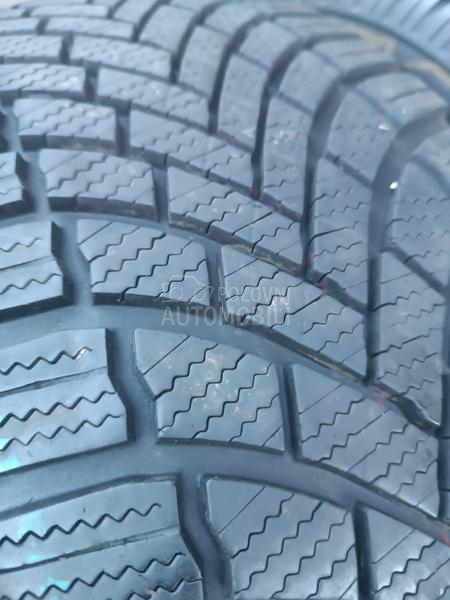 Bridgestone 215/60 R16 Zimska