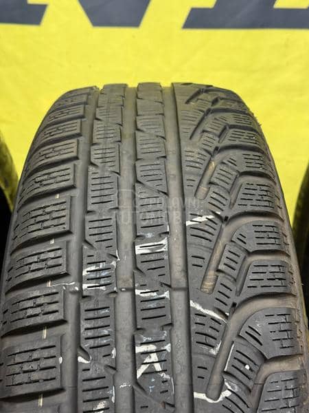 Pirelli 215/60 R17 Zimska