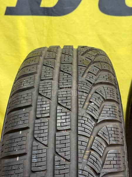 Pirelli 215/60 R17 Zimska