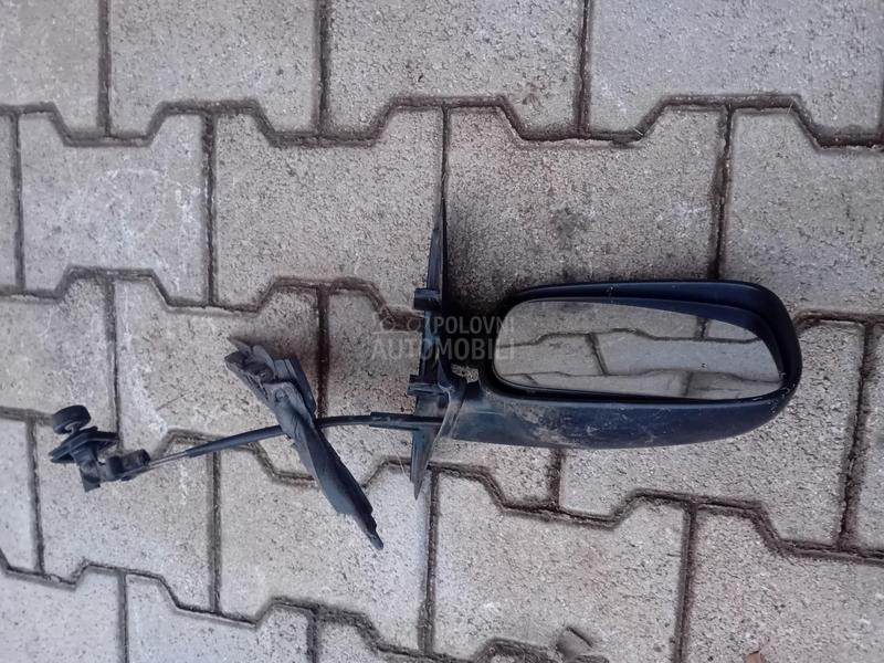 Desni retrovizor mehanicki
