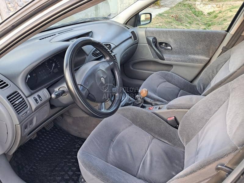 Renault Laguna 