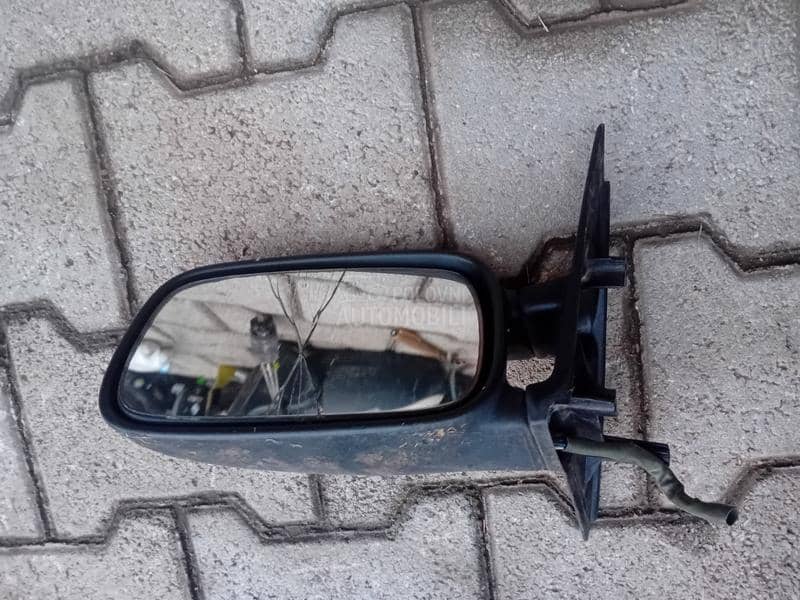 Levi retrovizor elektricni