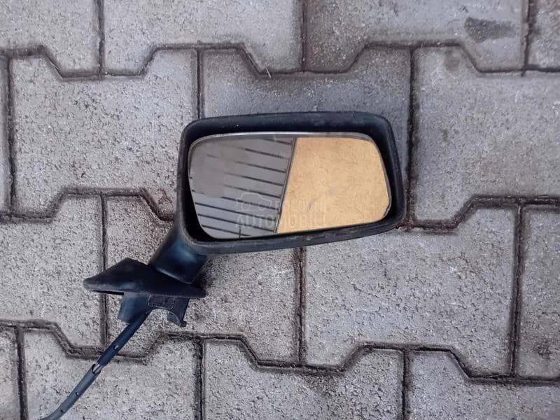 Desni retrovizor mehanicki