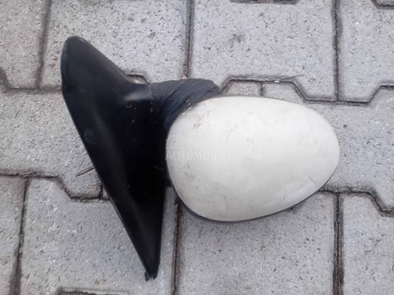 Desni retrovizor mehanicki