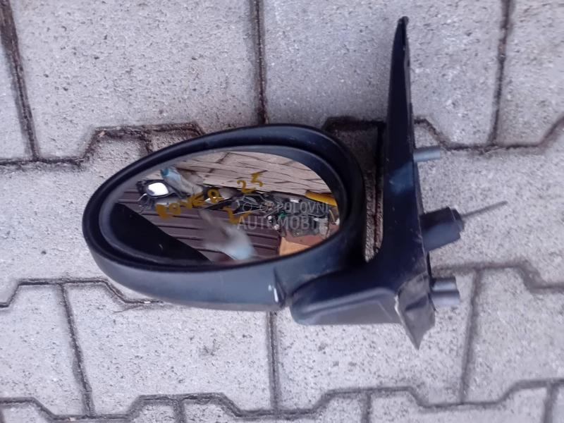 Levi retrovizor mehanicki