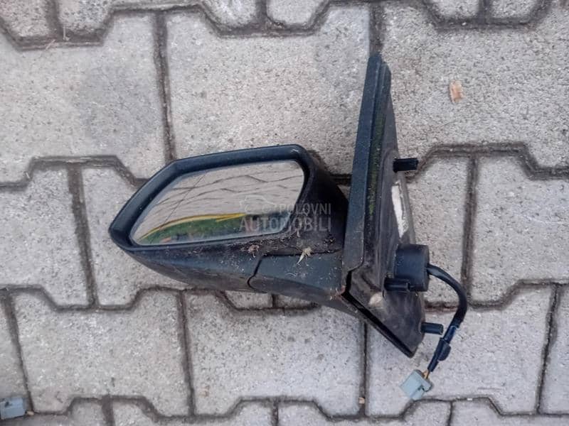 Levi elektricni retrovizor