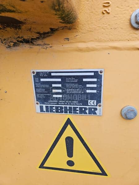 Liebherr 712