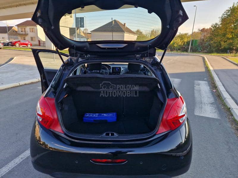 Peugeot 208 1.2 Alurre