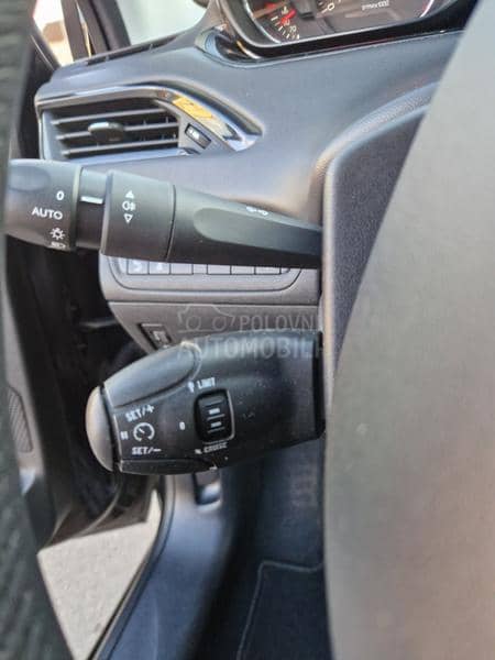 Peugeot 208 1.2 Alurre